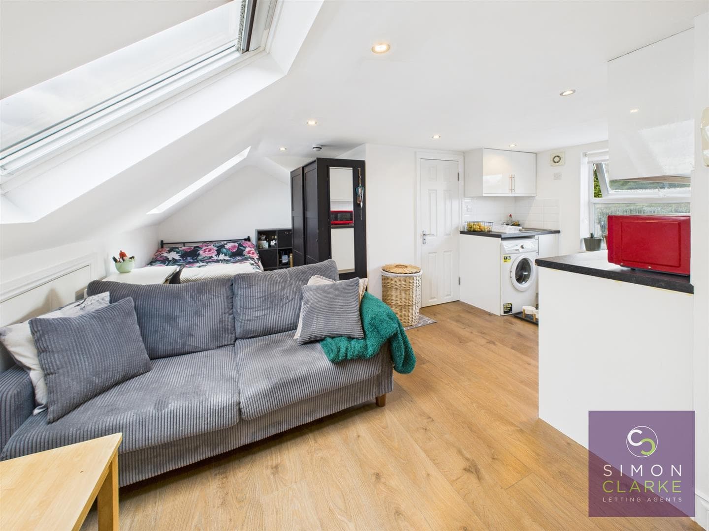 High Road, North Finchley, London, N12 0AP